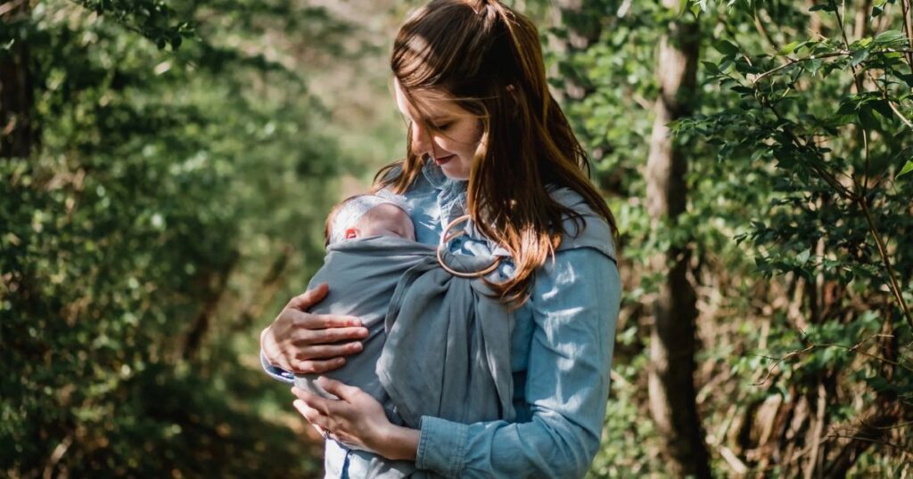 mom baby sling