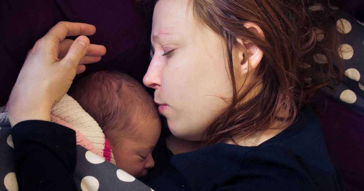 new mom sleeping with newborn