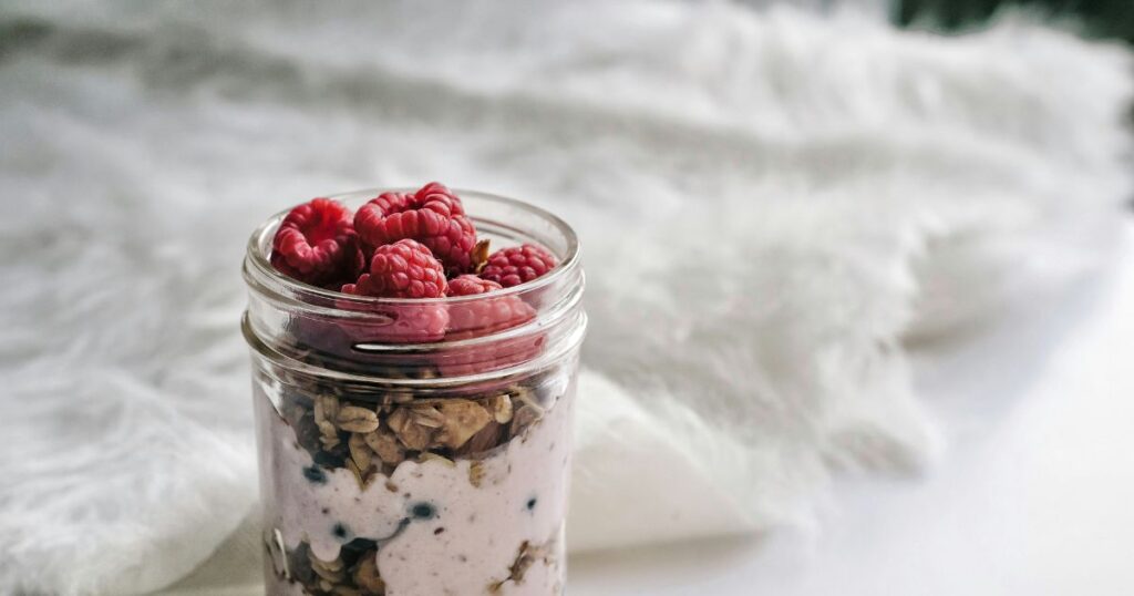 overnight oats with raspberries
