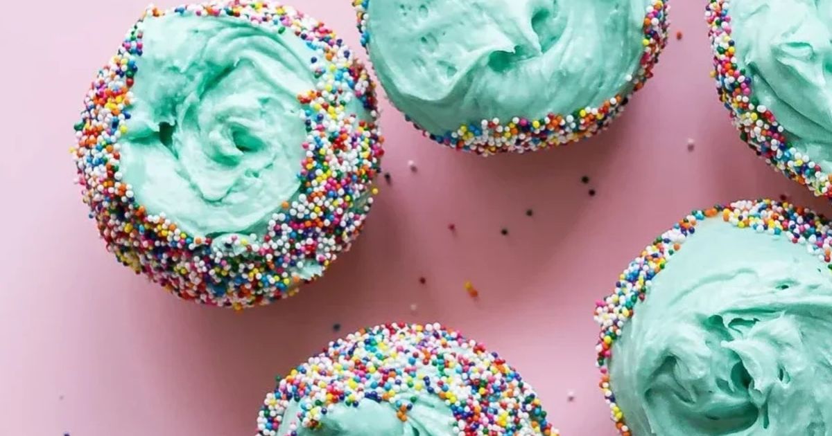 cupcakes at gender reveal party